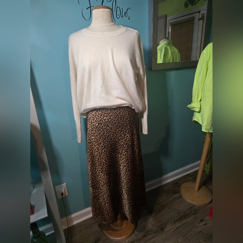 Ultra Chic Zara Leopard Print Midi Skirt - Picture 7 of 7